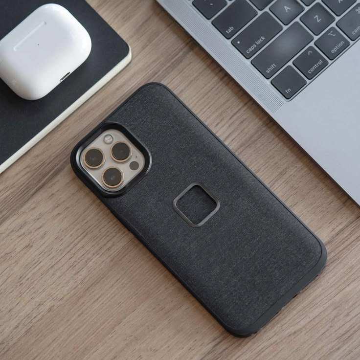 Peak Design Everyday Case for iPhone showing the built-in SlimLink mounting connection